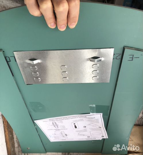 Зеркало в ванную с полочкой