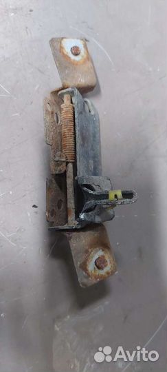 Петля багажника Nissan Serena c23