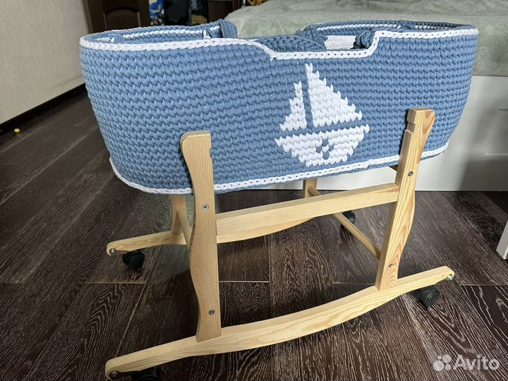 Вязанная люлька