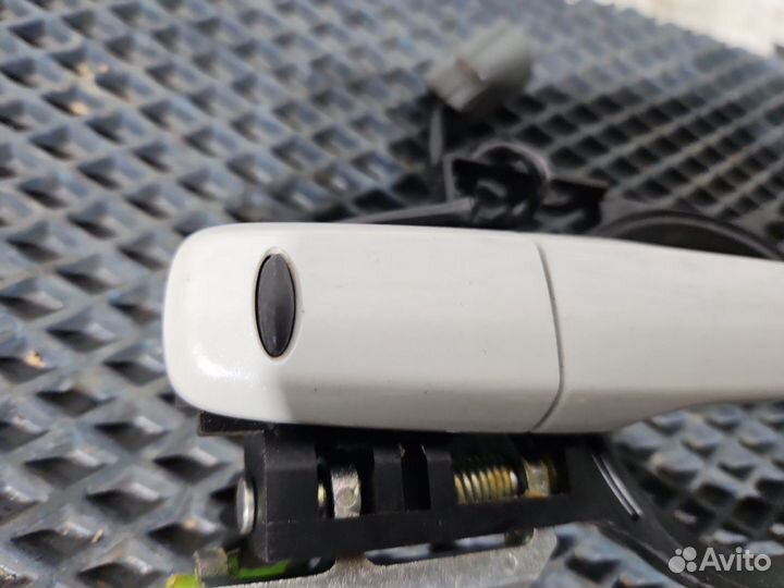 Ручка двери внешняя передняя левая Mitsubishi