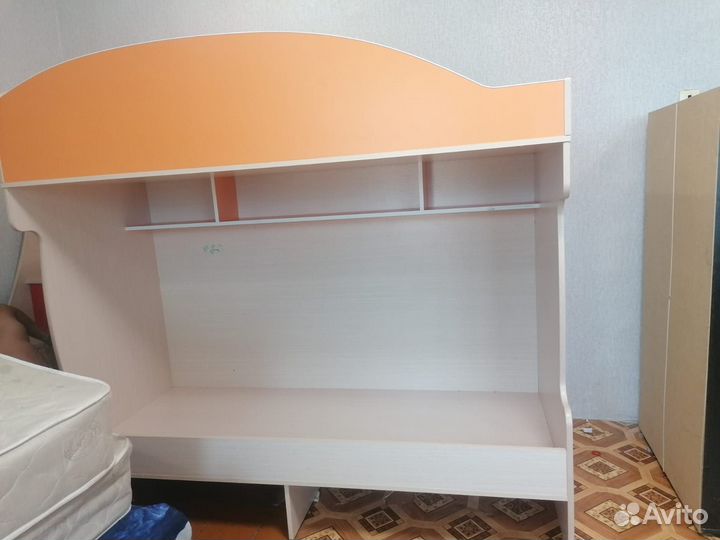 Кровать двухьярусная