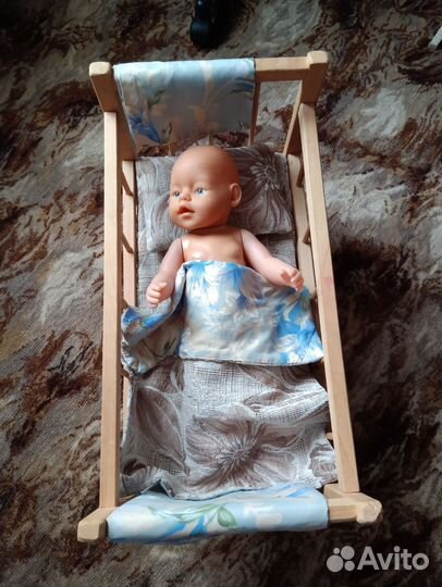 Кроватка с пупсом и постельным бельём