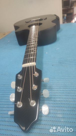 Акустическая гитара