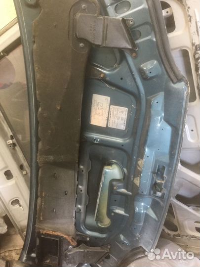 Mitsubishi delica капот