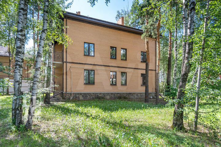 Дом 311,1 м² на участке 13,2 сот.