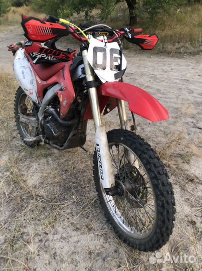 Кроссовый мотоцикл