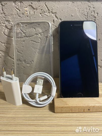 Телефон iPhone 8 64гб