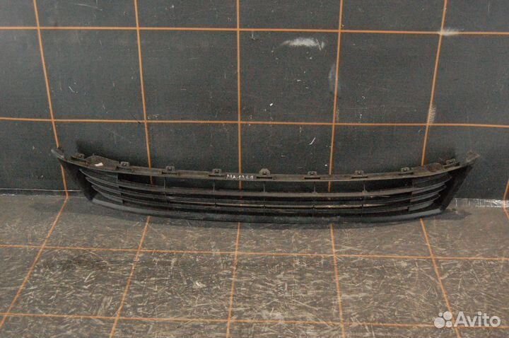 Toyota Corolla E180 -Решетка бампера переднего