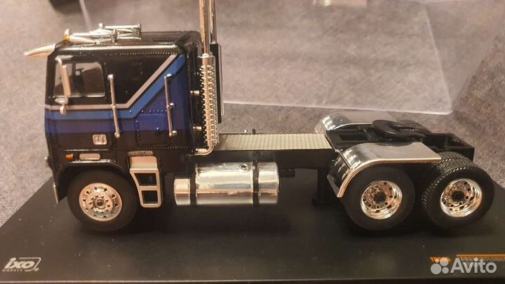 Колекционнный модель Freightliner FLA 1.43