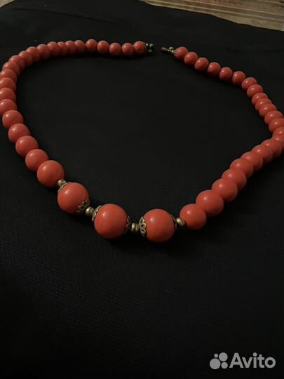 Коралловые бусы
