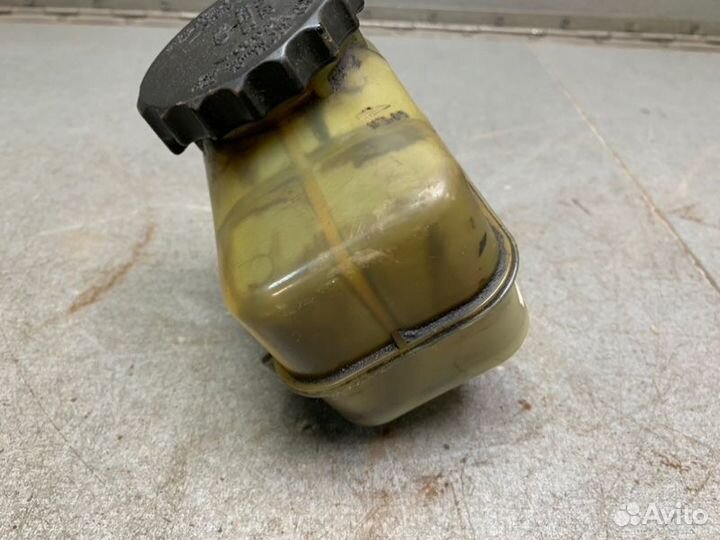 Бачок Гур Toyota Avensis T250 универсал 2.0 1AZ