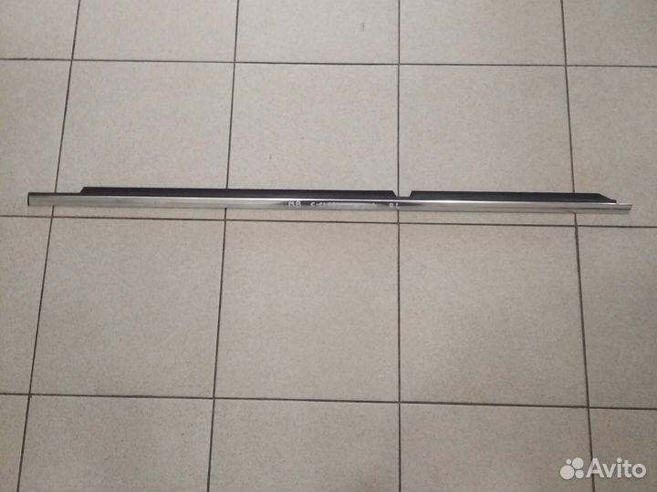 Молдинг задней левой двери Mercedes Benz C W204