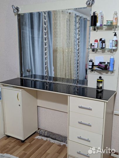 Туалетный столик для парикмахерской