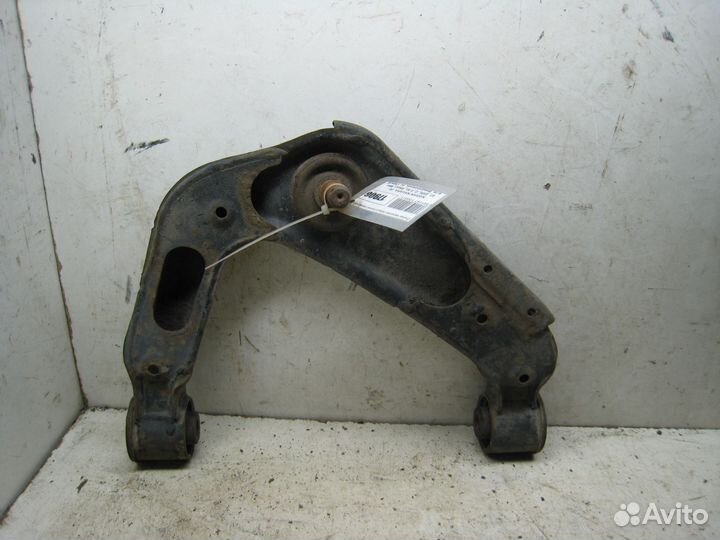 Рычаг передний верхний Лев. Ниссан Навара 2006г