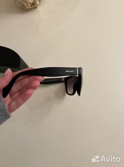Очки солнцезащитные prada