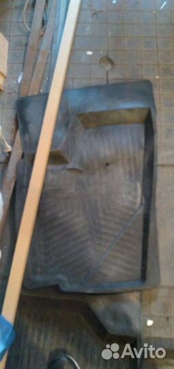 Резиновые коврики на ладу калину