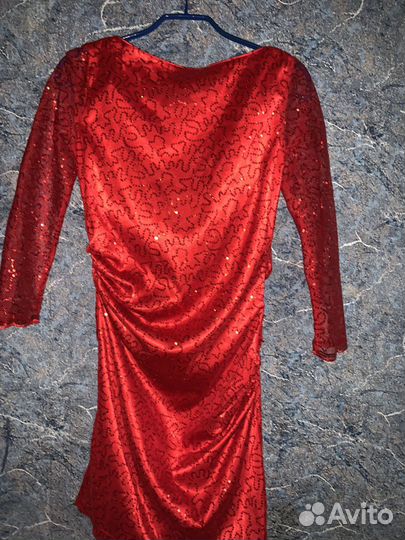 Вечернее красное платье