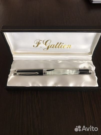 Ручка шариковая подарочная