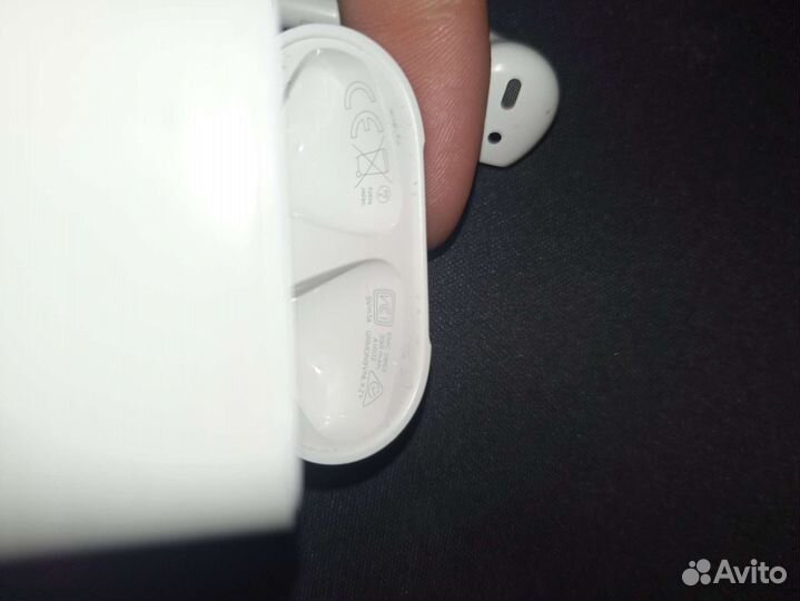 Apple AirPods (2nd Generation)