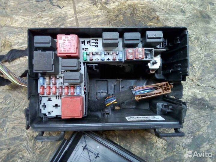 Блок предохранителей моторный Opel Corsa D 1.4