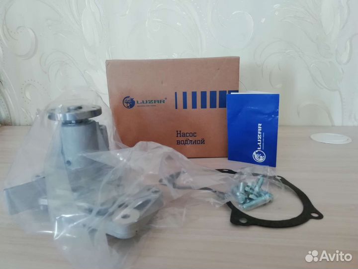 Водяная помпа Ford mondey 4 1.6 дв