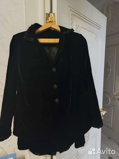 Велюровый женский костюм