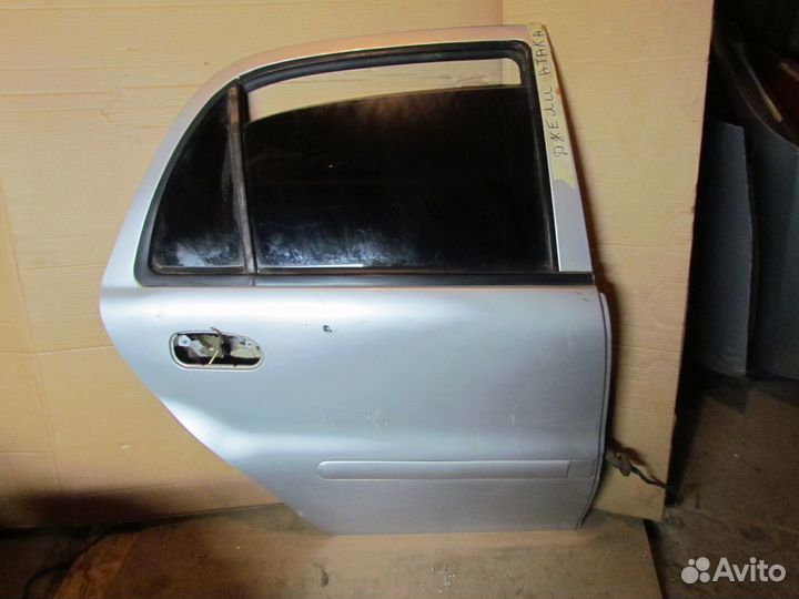 Дверь задняя правая джели отака