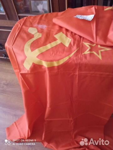 Флаги и пионерские галстуки СССР