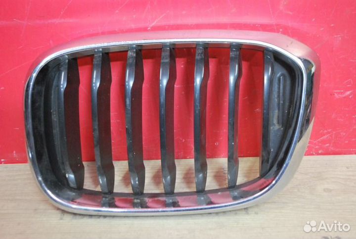 Решетка радиатора передняя левая Bmw X3