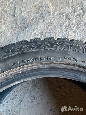 Bridgestone Blizzak Spike-01 235/45 R17