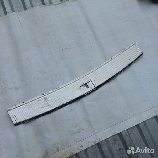 Накладка замка багажника Volkswagen Touareg 1