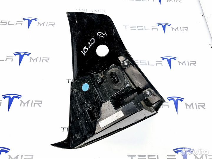 Фонарь задний правый Tesla Model 3 2021 1077400-00