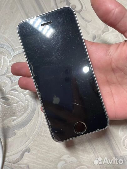 Телефон iPhone se 2016