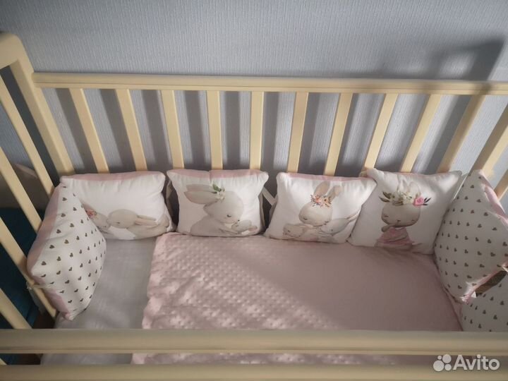 Кровать детская с маятником