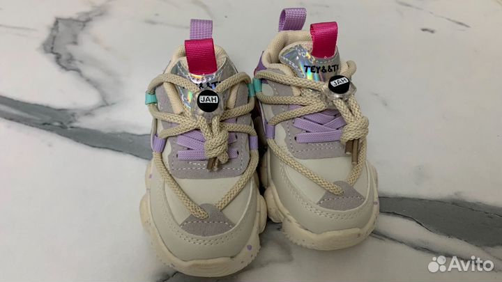 Кроссовки для девочки новые 22 размер