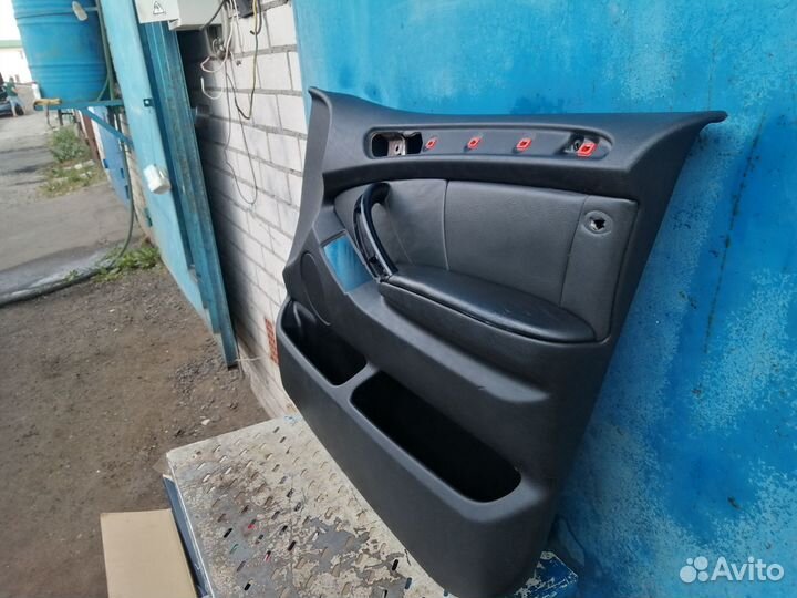 Обшивка передней правой двери черная BMW X5 e53