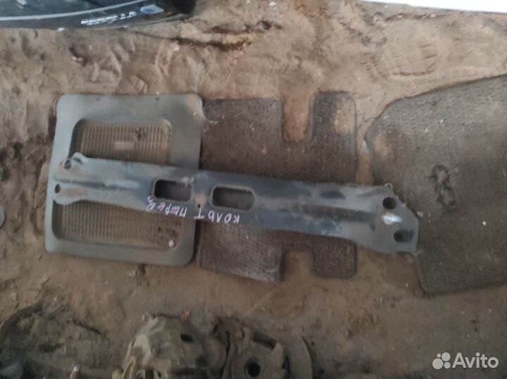 Усилитель переднего бампера Mitsubishi Colt z30