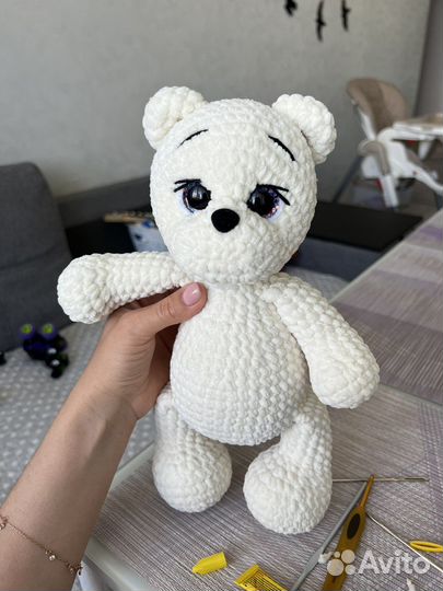 Плюшевый мишка ручной работы вязаный
