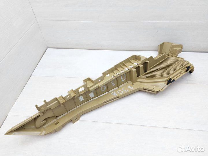 Направляющая шторки багажника задняя левая Bmw X5