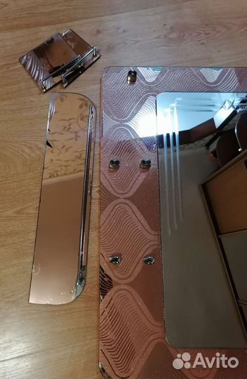 Зеркало с полкой