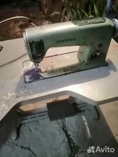 Промышленная швейная машина с шагающей лапкой