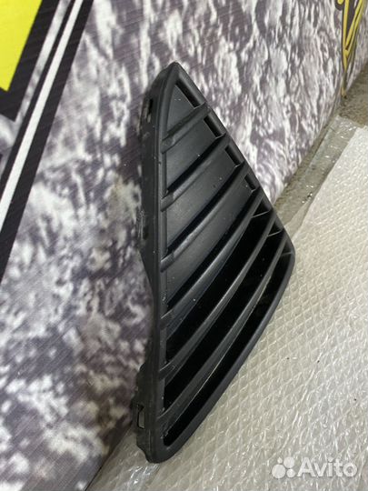 Решетка бампера правая заглушка Ford Focus 3 Фокус