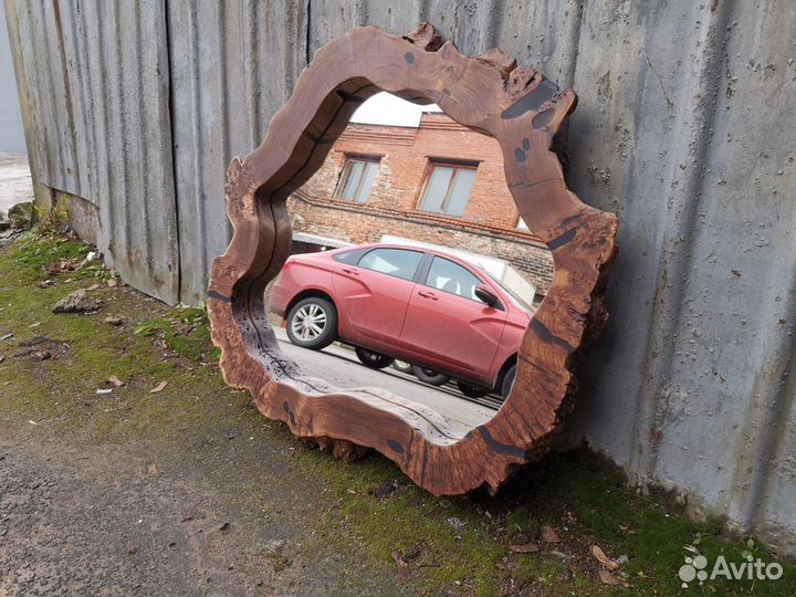 Зеркало в раме из спила капового карагача