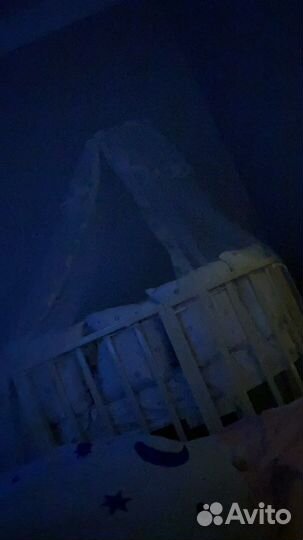 Детская кроватка с маятником круглая