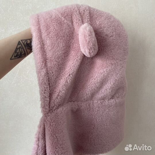 Пушистая шапка с ушками и перчатками