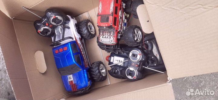 Радиоуправляемые игрушки (машины и вертолеты)