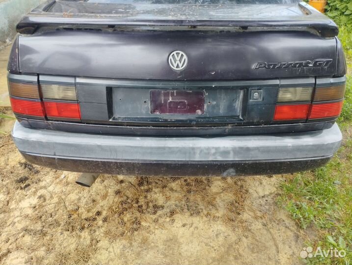 Задние фонари Hella Red Black VW Passat B3 седан