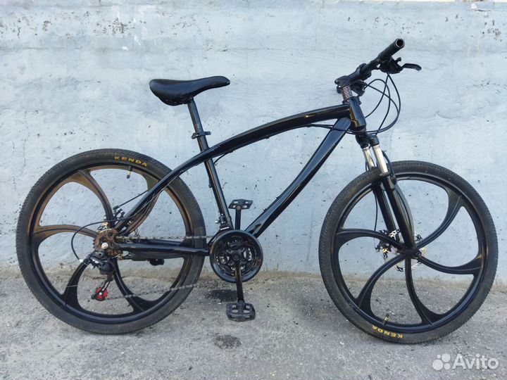 Велосипед на литых дисках 26