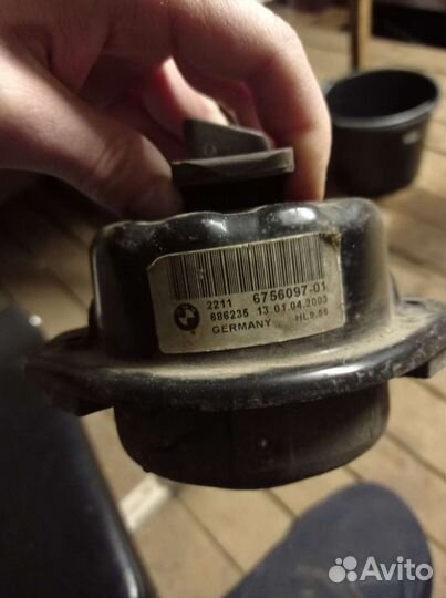 6756097 Подушка крепления двигателя левая