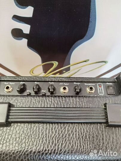 Ламповый комбоусилитель Behringer AC108 Vintager